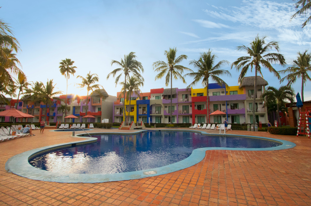 Hoteles Decameron lanza Solteros Beach 2024