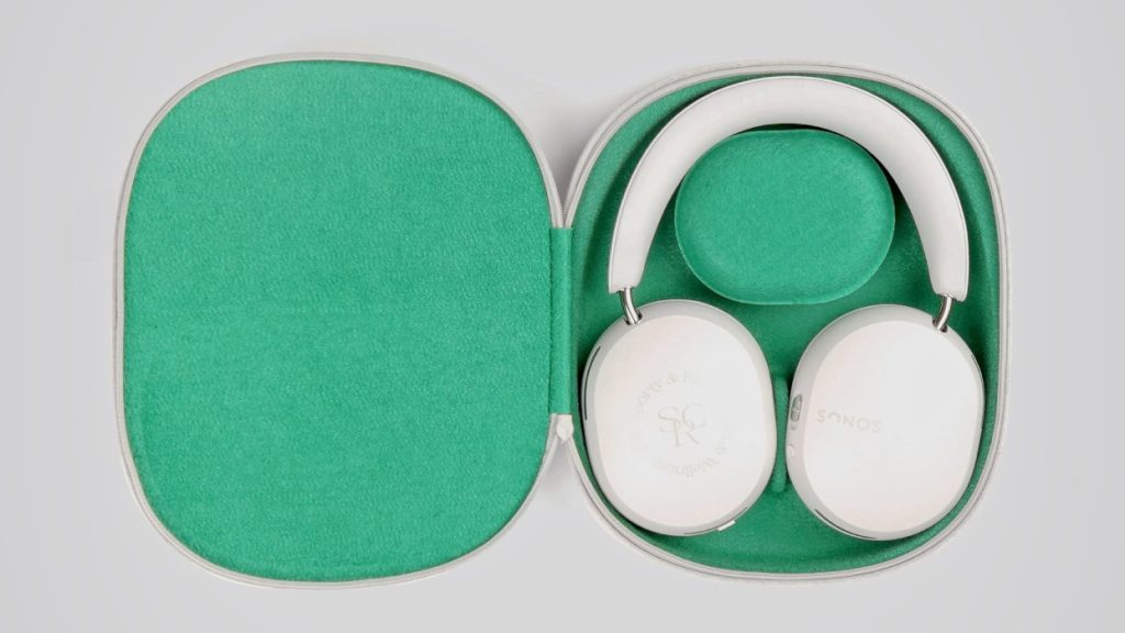 Sonos y Sporty & Rich exploran el estilo tenniscore con los nuevos audífonos Ace de edición limitada