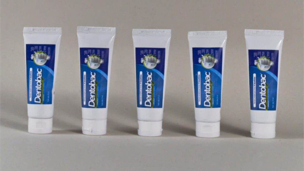 Sonrisas brillantes en Navidad: El secreto que pocos conocen sobre el cuidado dental con Dentobac