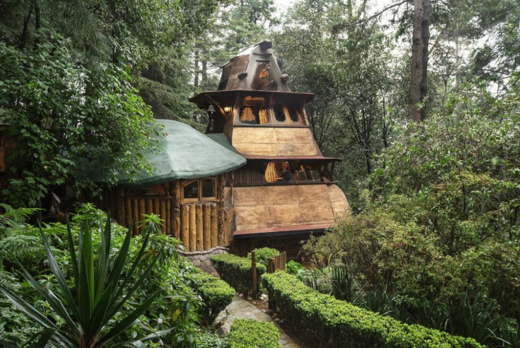 A partir de hoy ya se puede reservar la estancia de Jaime Maussan en Airbnb