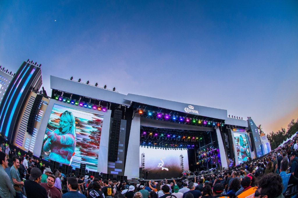 Johnnie Walker lleva la música, la tecnología y la coctelería a otro nivelen su experiencia multisensorial dentro del Corona Capital