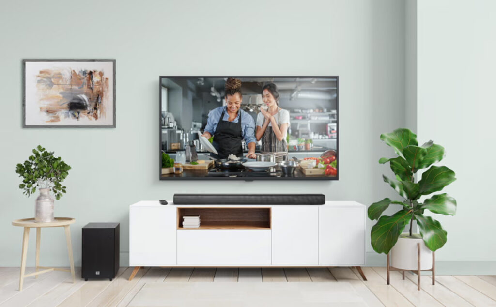 Crea el ambiente perfecto para ver tu serie o película favorita con JBL 