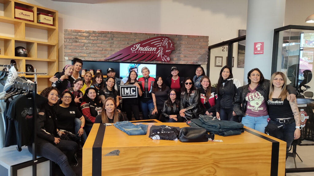 Acelera el motociclismo femenino en México