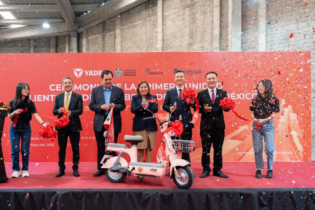 Yadea celebra la ceremonia de salida de su primer vehículo eléctrico en la fábrica del Estado de México