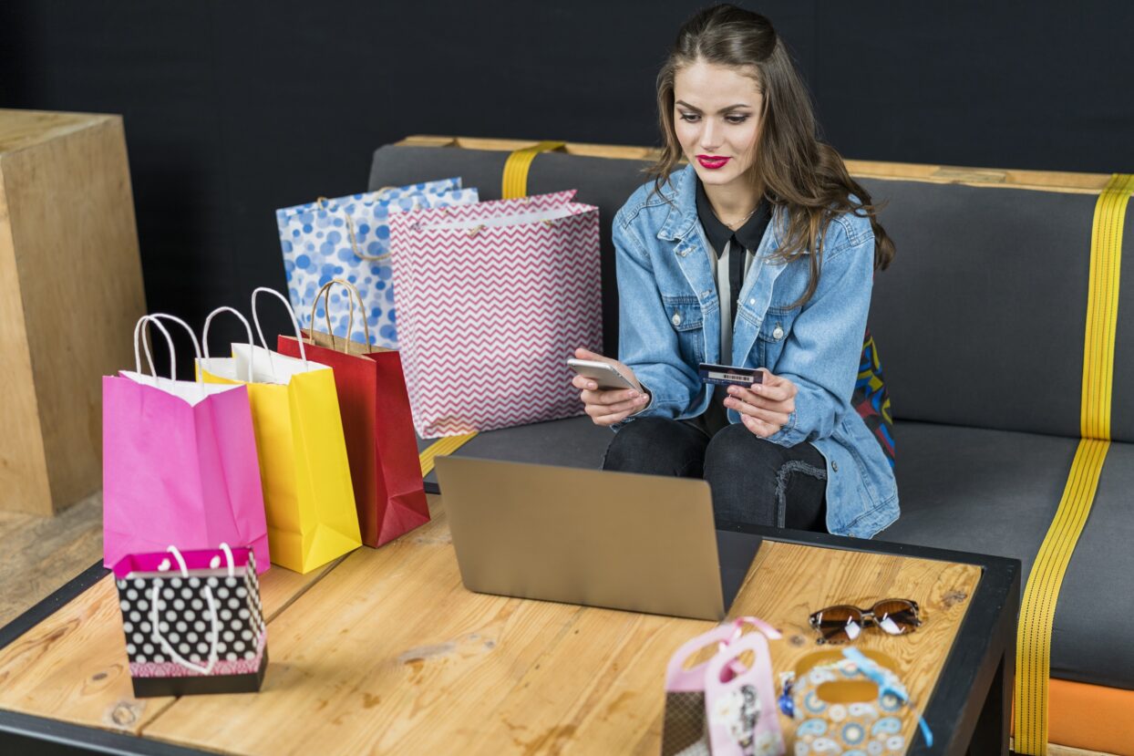 33% de las mexicanas compran ropa en línea cada 2 a 3 meses: así se fortalece el consumo digital de moda en 2025