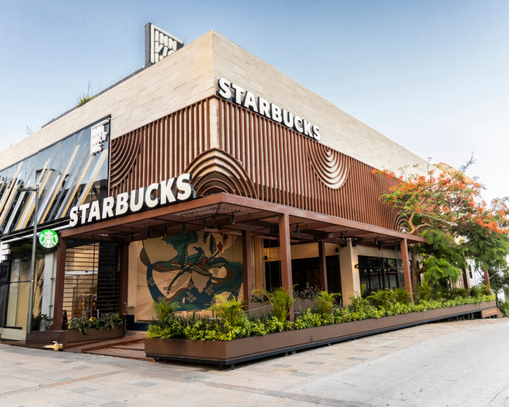Starbucks México eleva los momentos de café con una nueva tienda en Playa del Carmen