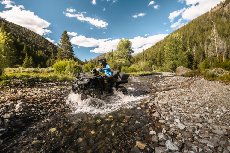 ATV vs UTV: ¿Cuál es tu compañero ideal para conquistar cualquier terreno?