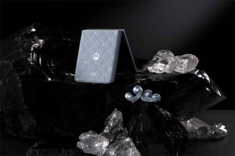 Llegan a México el nuevo motorola razr 60 y los moto buds loop con cristales Swarovski