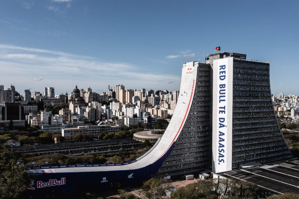 Red Bull Building Drop: Sandro Dias intentará romper récord mundial bajando en patineta un edificio de 22 pisos en Brasil