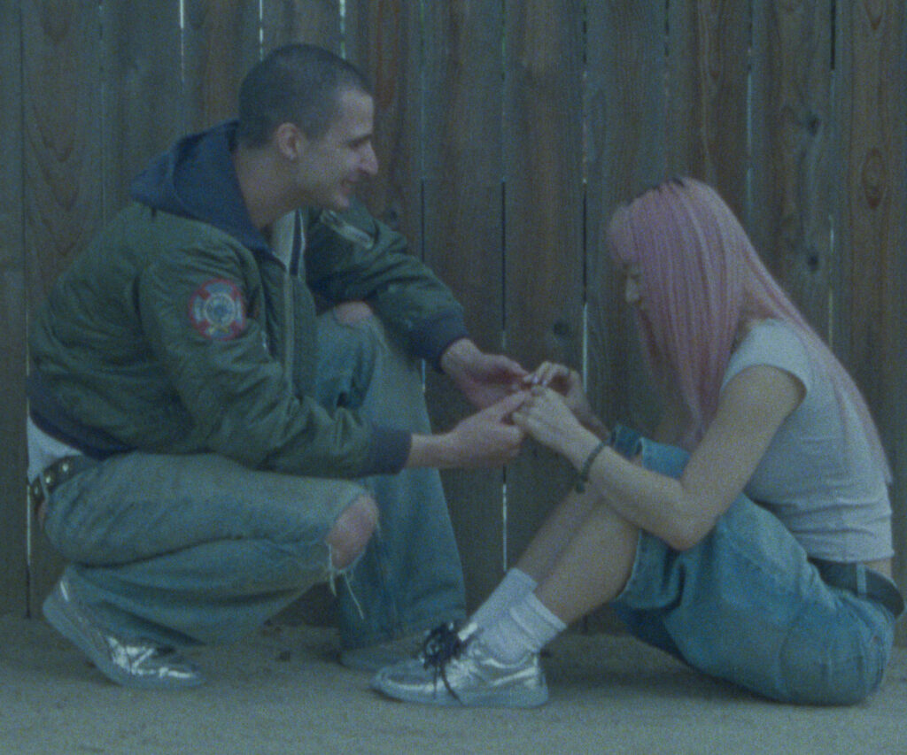 Reebok x PLEASURES reinterpreta sus siluetas icónicas en una nueva colección de edición limitada