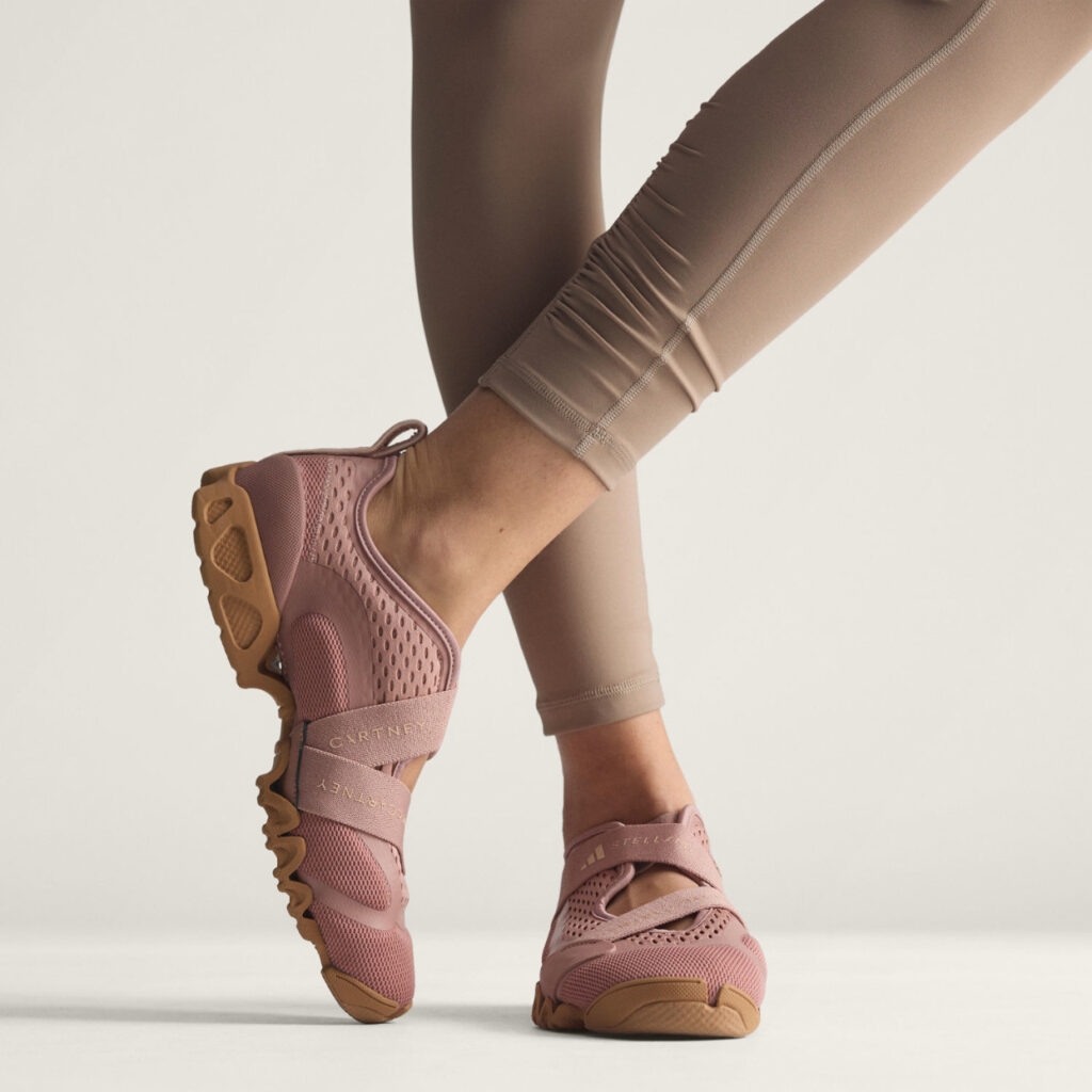 adidas by Stella McCartney presenta el nuevo calzado sportwear X con sensación barefoot