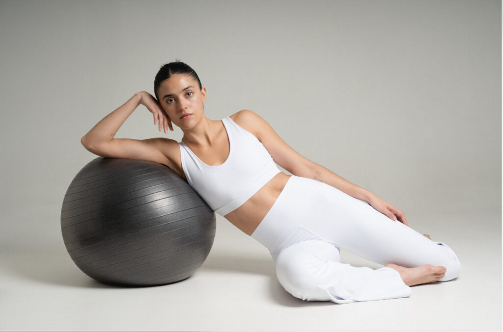 Eco & Caos lanza colección en el color del año: blanco con intención