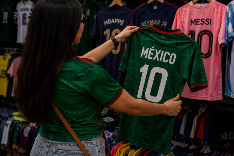 México acelera el consumo de moda deportiva rumbo al Mundial: crecen las compras de playeras deportivas hasta 55%
