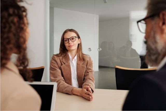 La IA puede preparar tu entrevista en inglés, pero hay algo que no puede hacer por ti