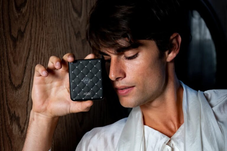 Motorola redefine el Lifestyle Tech en México con el razr 70 Crystals by Swarovski